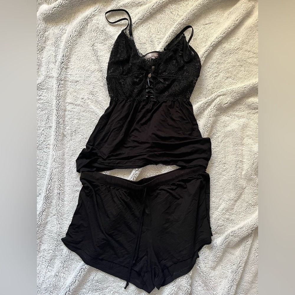 New never worn size large black Daisy Fuentes shorts and lace cami